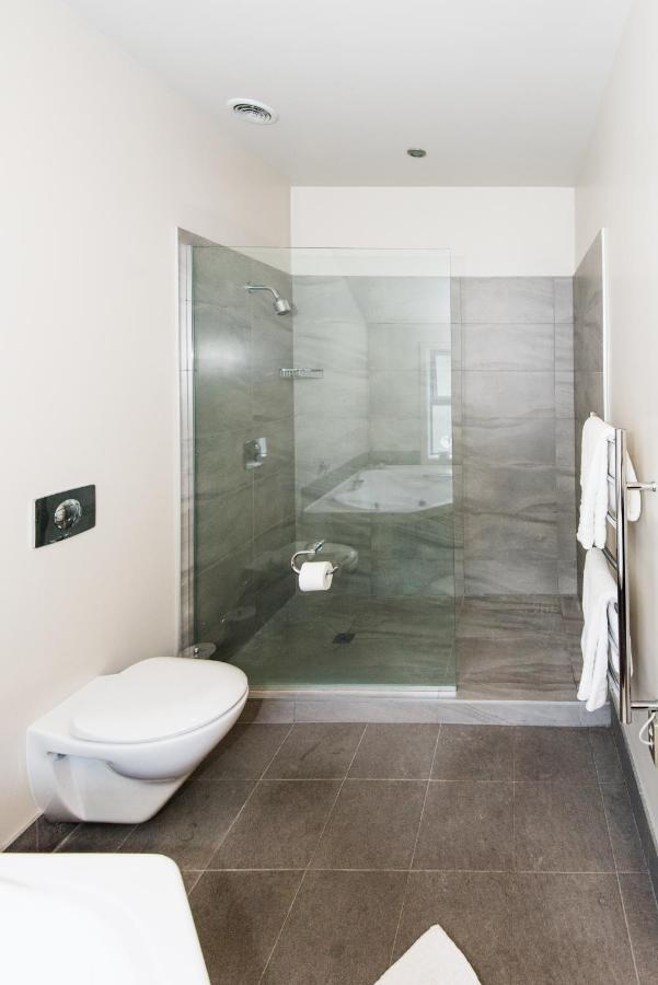 קווינסטאון Lakeside Luxury With Spa מראה חיצוני תמונה